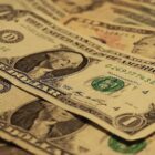 Wirtschaftshistoriker warnt vor gezielter Abwertung des Dollars