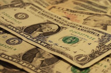 Wirtschaftshistoriker warnt vor gezielter Abwertung des Dollars