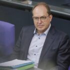 Dobrindt wirft Berlin mangelnde Prüfung bei Einbürgerungen vor
