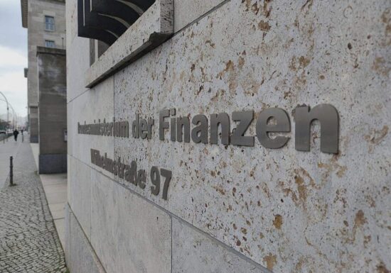 Steuereinnahmen legen weiter kräftig zu