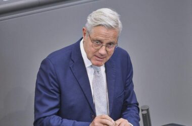 CDU-Außenpolitiker Röttgen: "Putin will die Ukraine auslöschen"