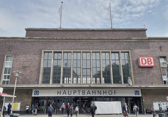 Bahnstrecke nach Brandanschlag bei Düsseldorf wieder befahrbar