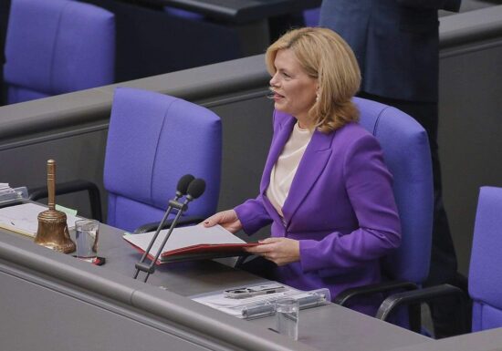 Klöckner weist Kritik an ihrer Amtsführung zurück