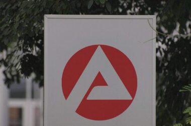 Arbeitslosenzahl steigt im August über Drei-Millionen-Marke