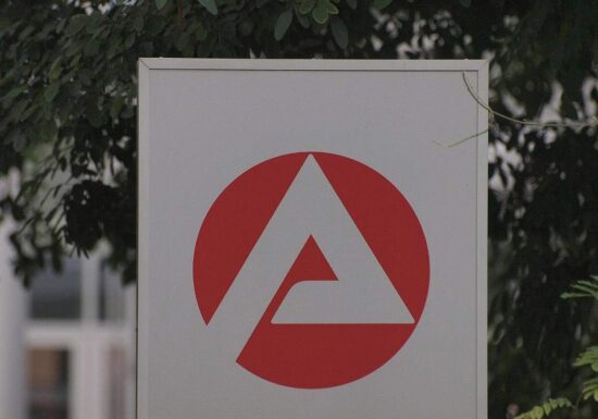 Arbeitslosenzahl steigt im August über Drei-Millionen-Marke