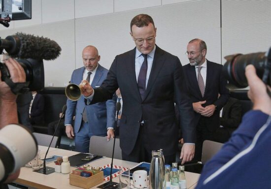 Waffenembargo: Unionsfraktionschefs wollen Gespräch mit Merz