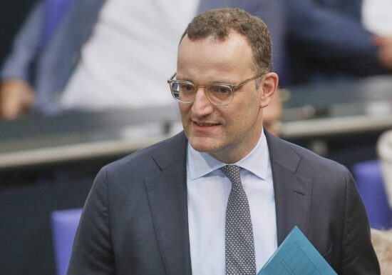 Spahn fordert zwei Milliarden Euro mehr für Pflegeversicherung