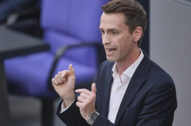 Grünen-Fraktion attackiert Merz und Union in Steuerdebatte