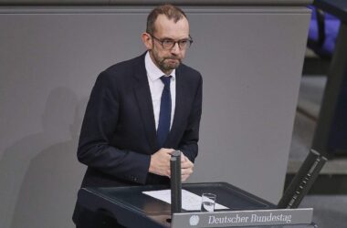 Rufe aus Union nach allgemeinem Dienstjahr auch für Ausländer
