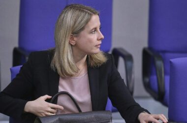 Hubertz bei Vergesellschaftung von Wohnungsunternehmen skeptisch
