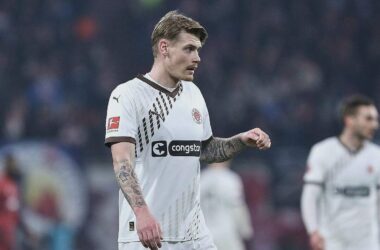 1. Bundesliga: Zwei späte Tore sichern St. Pauli Punkt gegen BVB