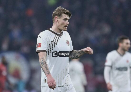 1. Bundesliga: Zwei späte Tore sichern St. Pauli Punkt gegen BVB