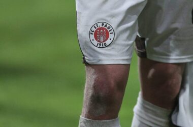 Bundesliga: St. Pauli schlägt HSV im Stadtderby