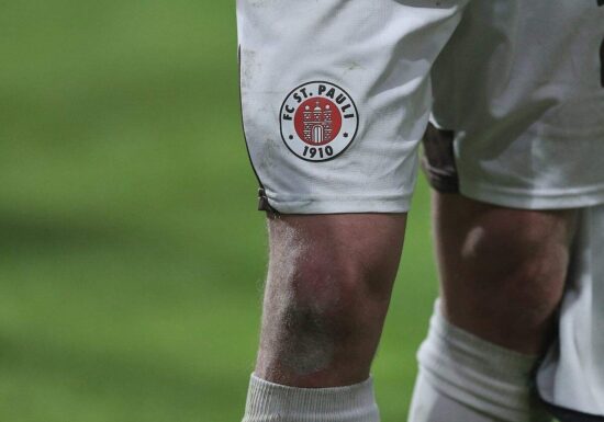 Bundesliga: St. Pauli schlägt HSV im Stadtderby