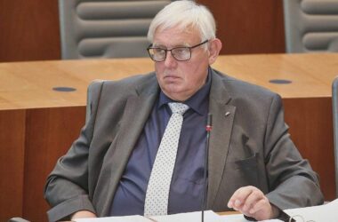 Laumann nimmt Beamten-Pensionen ins Visier