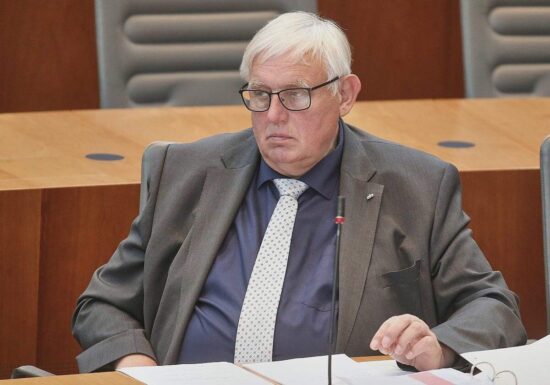 Laumann nimmt Beamten-Pensionen ins Visier