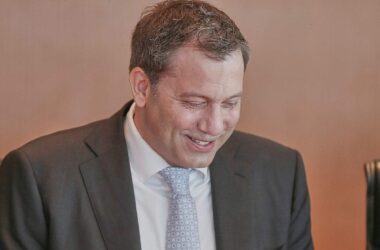 Klingbeil-Spar-Brief: Union sieht ersten Schritt zur Konsolidierung