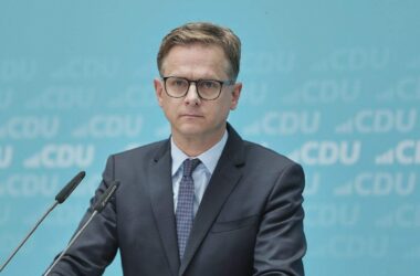 Linnemann sieht Schröder als Vorbild für Arbeitsmarktreform