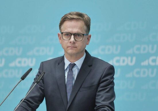 Linnemann sieht Schröder als Vorbild für Arbeitsmarktreform