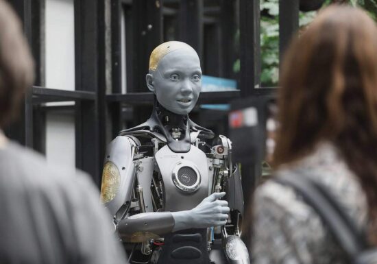 DRK-Präsidentin: Roboter können keine Pflege-Fachkräfte ersetzen