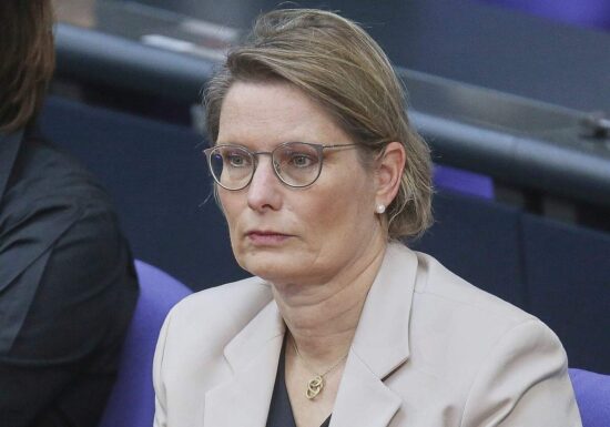 Hubig prüft Verschärfung der Frauenquote