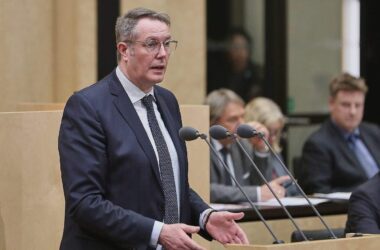 Schweitzer drängt auf Beschäftigungsförderung für Rentenstabilität