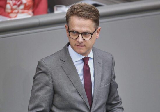 Linnemanns Vorstoß für weniger Staatsdiener stößt auf Kritik