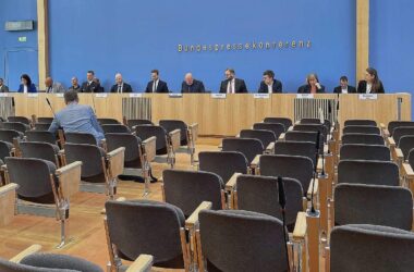 Regierung sieht langen Weg zur Vertrauensgewinnung