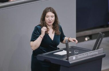 Linke kritisiert Merz-Äußerung zur Wehrpflicht für Frauen