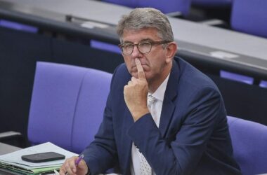 Kritik an "Kulturkampf-Minister" Weimer wegen Genderverbots