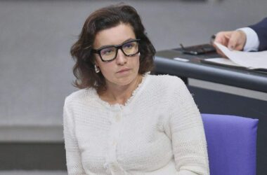 Grüne fordern mehr Tempo von Forschungsministerin Bär