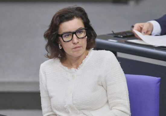 Grüne fordern mehr Tempo von Forschungsministerin Bär