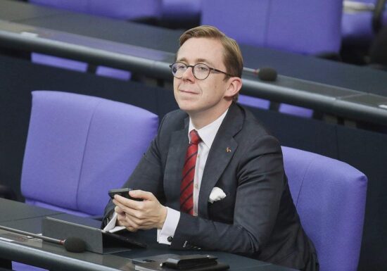 Amthor begrüßt Idee von Asylleistungen als Darlehen
