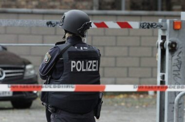 Razzia gegen mutmaßliche Mitglieder der "Deutschen Jugend Voran"
