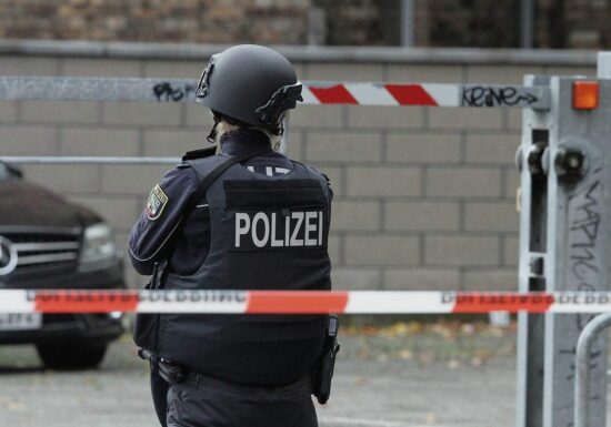 Razzia gegen mutmaßliche Mitglieder der "Deutschen Jugend Voran"
