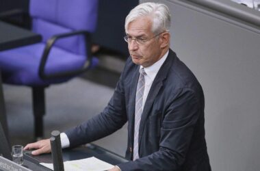 Middelberg warnt vor "drastisch" wachsenden Haushaltslücken