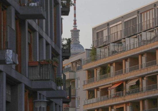 Berliner SPD-Spitzenkandidat will Wohnungsmarkt "besser regulieren"