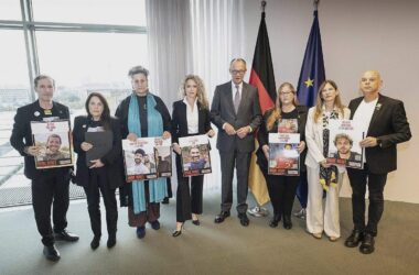 Merz trifft sich mit Angehörigen deutscher Hamas-Geiseln