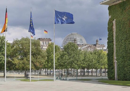 Klingbeil erwartet "Klartext" von Nato gegenüber Russland
