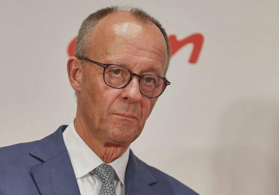 Bericht: Datenhändler verkaufen Handynummern von Merz und Ministern