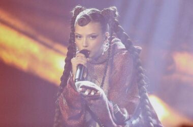 Nina Chuba auf Platz eins der Album-Charts