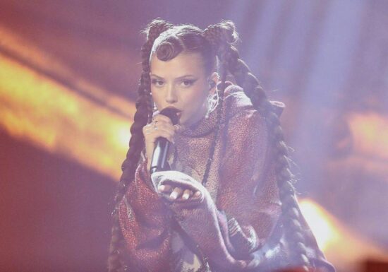 Nina Chuba auf Platz eins der Album-Charts
