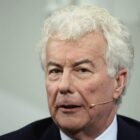 Ken Follett sieht keinen Widerspruch zwischen Luxus und Links-Sein