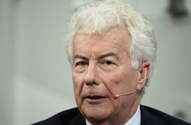 Ken Follett sieht keinen Widerspruch zwischen Luxus und Links-Sein