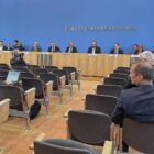 Bundesregierung blickt unbesorgt auf Vertrauensfrage in Paris