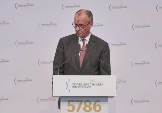Merz lobt Zentralrat der Juden als "unersetzbaren Partner"