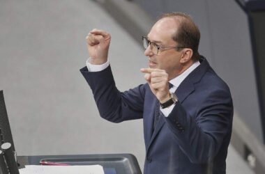 Dobrindt warnt vor "politischem Kipppunkt"