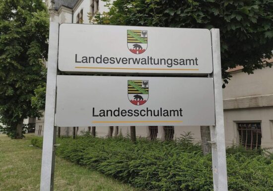 Allensbach: Vier Fünftel wollen geringere Privilegien für Beamte