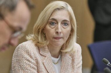 Gesundheitsministerin zurückhaltend bei Abschaffung von Pflegegrad
