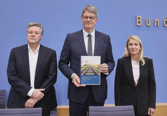 Al-Wazir gibt Bund Schuld für Probleme bei Deutscher Bahn